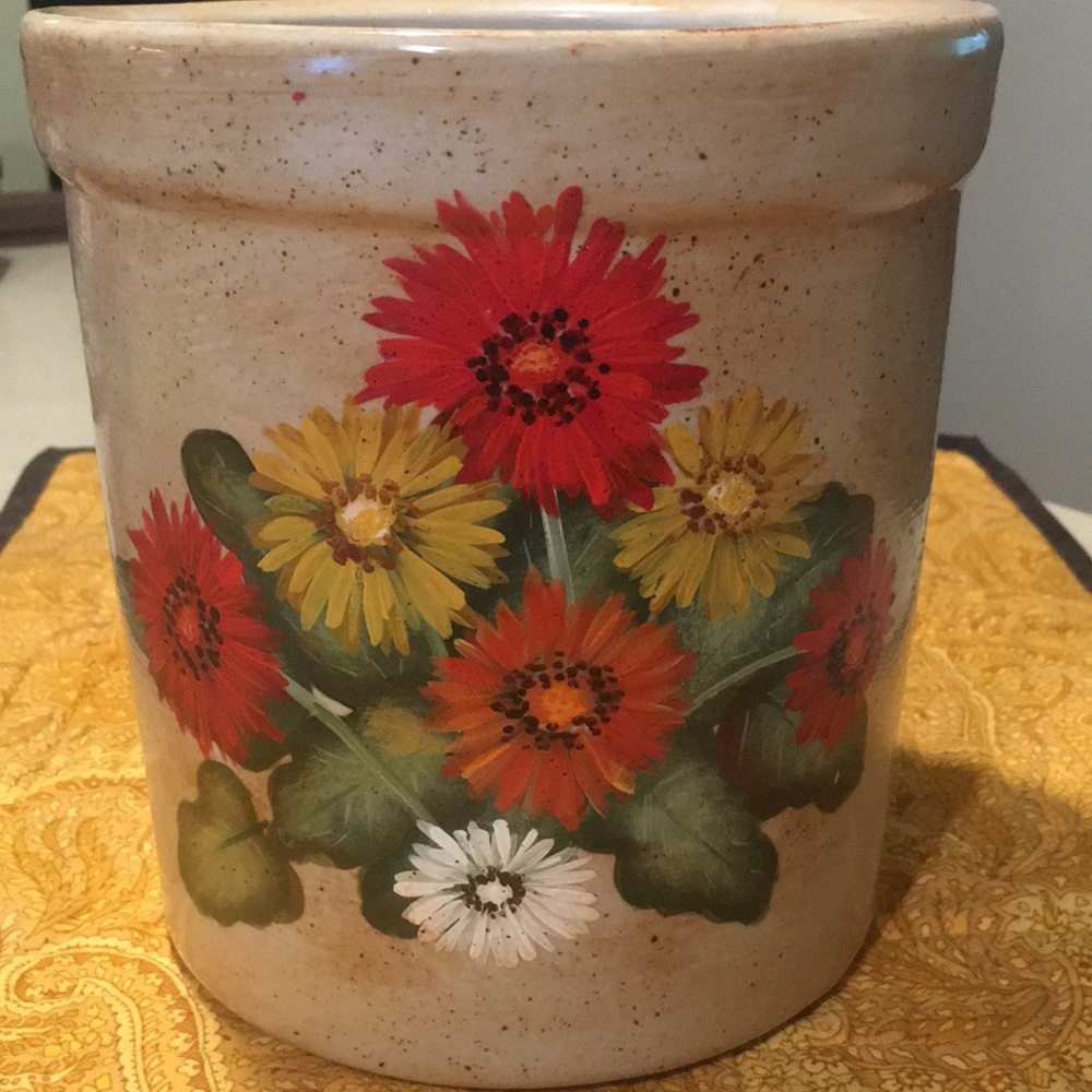 Stoneware crock- hand painted-2 quart size - Picture 3 of 7